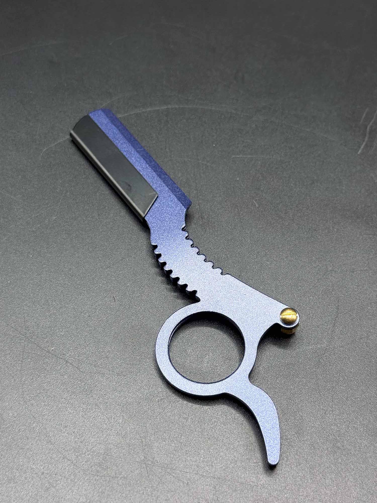 Mini metallic razor