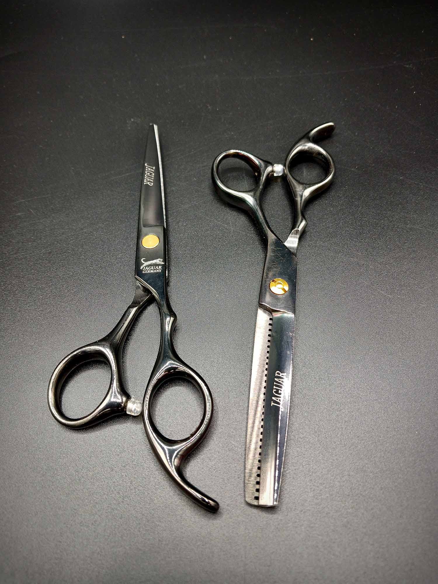 Jaguar Scissors Set in black
